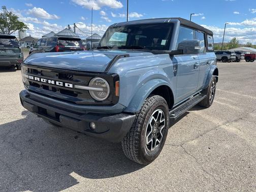 Azure Gray Metallic Tri-Coat 2023 Ford Bronco Outer Banks