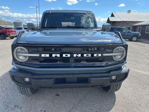 Azure Gray Metallic Tri-Coat 2023 Ford Bronco Outer Banks