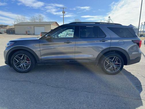Carbonized Gray Metallic 2025 Ford Explorer ST