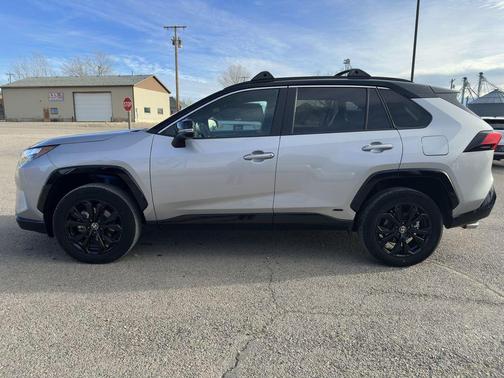 2022 Toyota RAV4 Hybrid SE