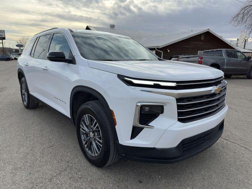 2025 Chevrolet Traverse LT