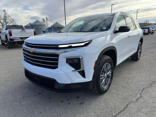 2025 Chevrolet Traverse LT