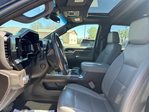 Pacific Blue Metallic 2022 GMC Sierra 1500 SLT