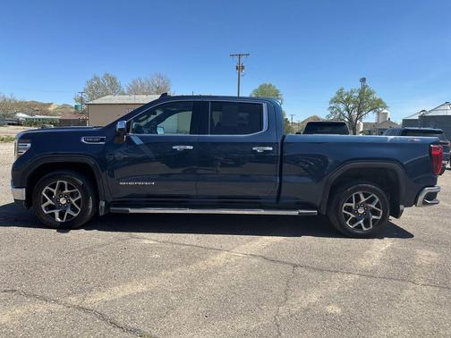 Pacific Blue Metallic 2022 GMC Sierra 1500 SLT