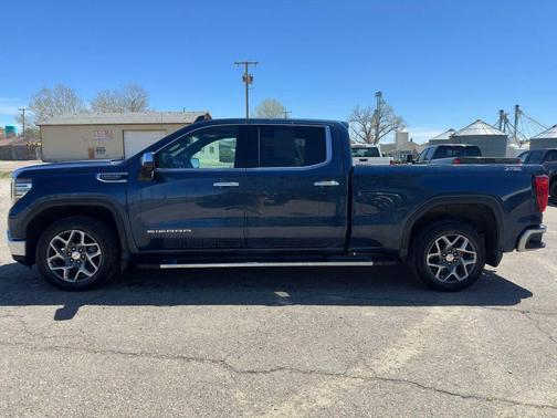 Pacific Blue Metallic 2022 GMC Sierra 1500 SLT