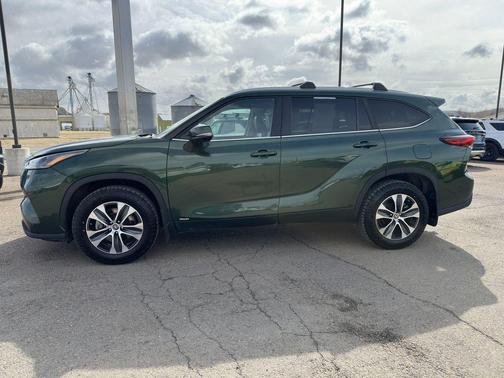 2023 Toyota Highlander Hybrid XLE