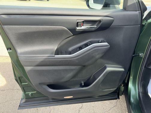 Cypress 2023 Toyota Highlander Hybrid XLE