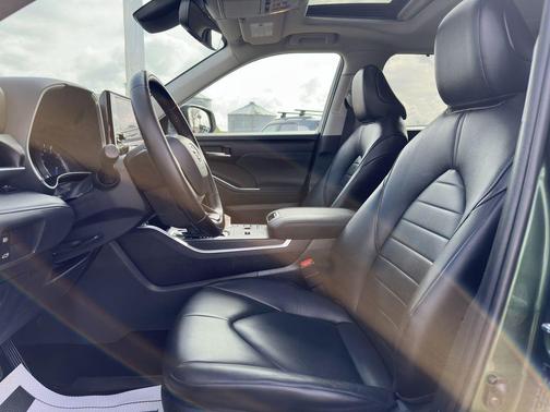 Cypress 2023 Toyota Highlander Hybrid XLE