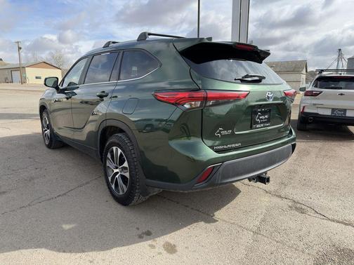 2023 Toyota Highlander Hybrid XLE