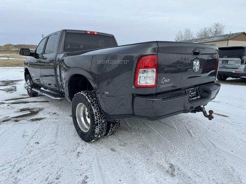 2022 RAM 3500 Big Horn Crew Cab 4x4 8' Box