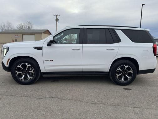 Summit White 2025 GMC Yukon AT4 4WD