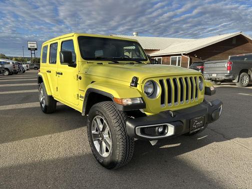 2023 Jeep Wrangler 4-Door Sahara