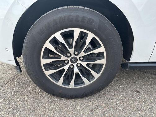 Oxford White 2025 Ford Expedition Max Platinum