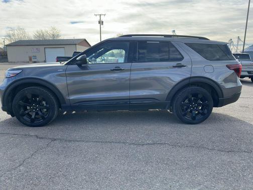 Carbonized Gray Metallic 2023 Ford Explorer ST-Line