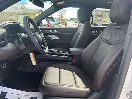 Star White Metallic Tri-Coat 2026 Ford Explorer Platinum