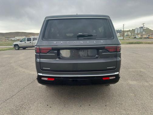 Baltic Gray Metallic Clearcoat 2023 Jeep Wagoneer L Series II 4x4