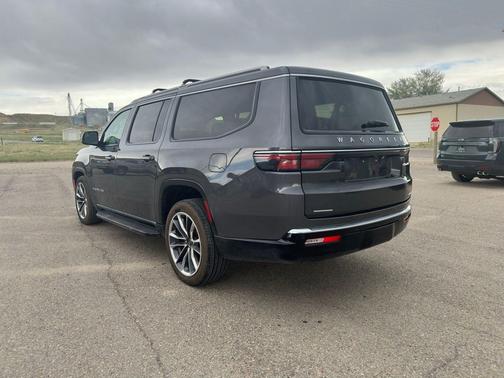 Baltic Gray Metallic Clearcoat 2023 Jeep Wagoneer L Series II 4x4