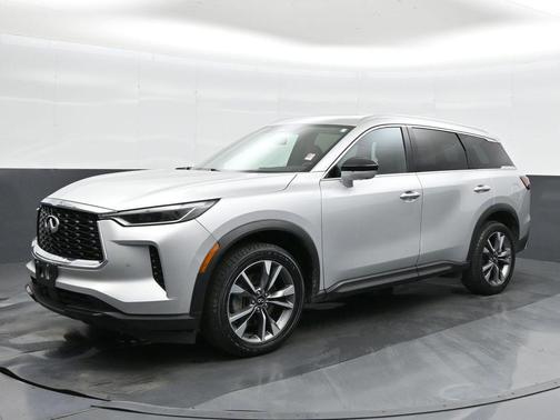 Silver 2023 INFINITI QX60 Luxe