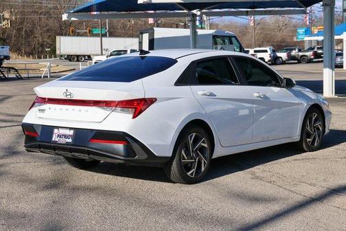 2025 Hyundai ELANTRA SEL