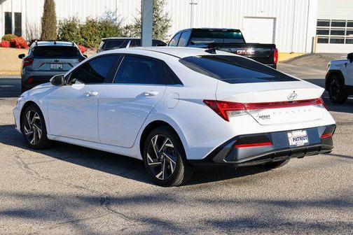 2025 Hyundai ELANTRA SEL