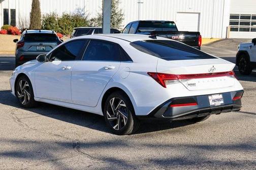 2025 Hyundai ELANTRA SEL