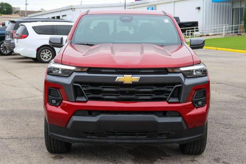 Radiant Red Tintcoat 2026 Chevrolet Colorado LT