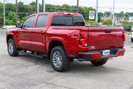 Radiant Red Tintcoat 2026 Chevrolet Colorado LT
