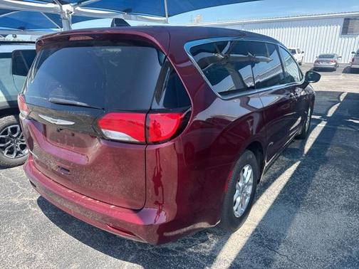 2023 Chrysler Voyager LX