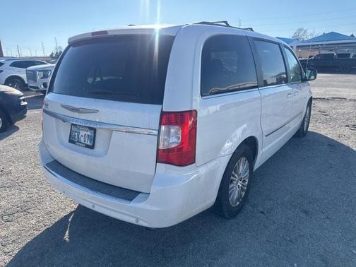 2015 Chrysler Town & Country Touring-L