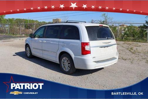 2015 Chrysler Town & Country Touring-L