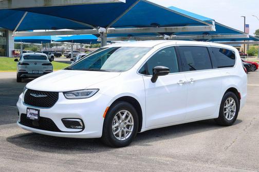 Bright White Clearcoat 2025 Chrysler Pacifica L