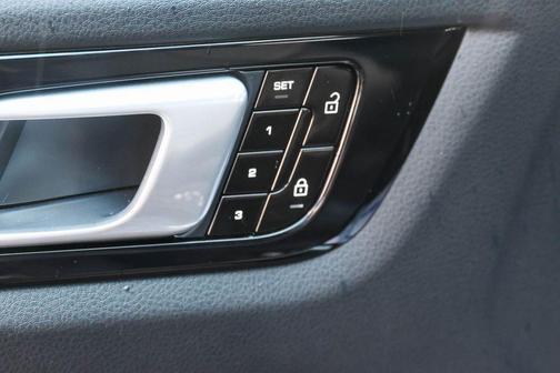 Jet Black Metallic 2019 Porsche Cayenne S
