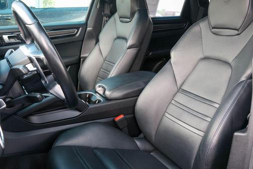 Jet Black Metallic 2019 Porsche Cayenne S