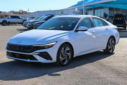 2025 Hyundai ELANTRA SEL
