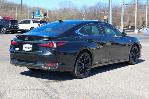 2022 Lexus ES 300h F SPORT