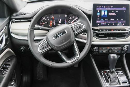 Silver Zynith Metallic Clearcoat 2025 Jeep Compass Limited