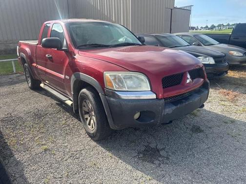 2006 Mitsubishi Raider Duro Cross V8