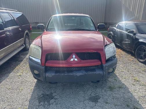 2006 Mitsubishi Raider Duro Cross V8