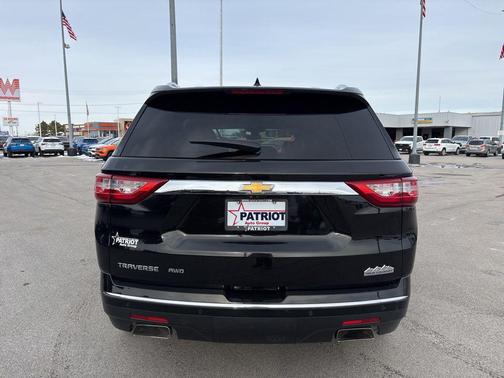 Mosaic Black Metallic 2021 Chevrolet Traverse High Country