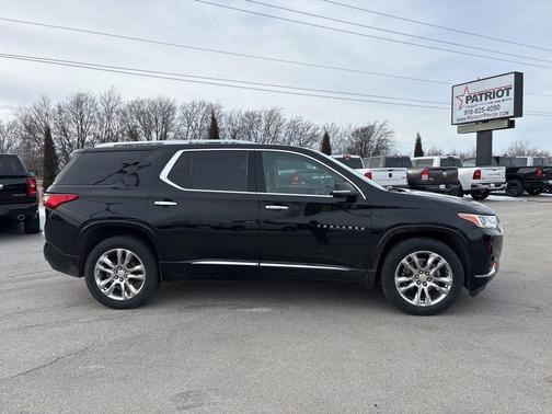 Mosaic Black Metallic 2021 Chevrolet Traverse High Country