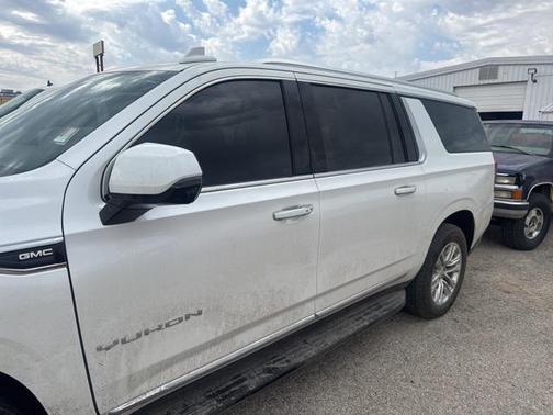 2022 GMC Yukon XL SLT