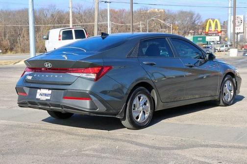 2025 Hyundai ELANTRA SE