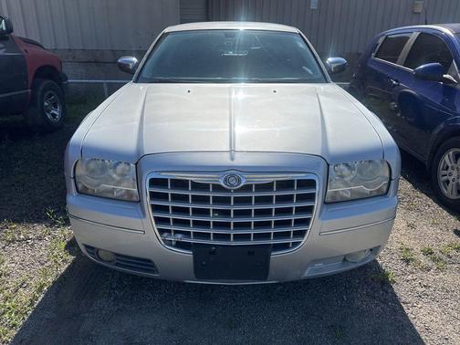 Bright Silver Metallic Clearcoat 2010 Chrysler 300 Touring/Signature/Executive Series