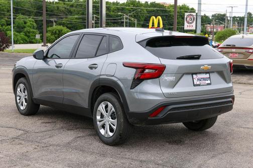 Sterling Gray Metallic 2026 Chevrolet Trax LS