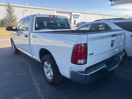 Bright White Clearcoat 2022 RAM 1500 Classic SLT