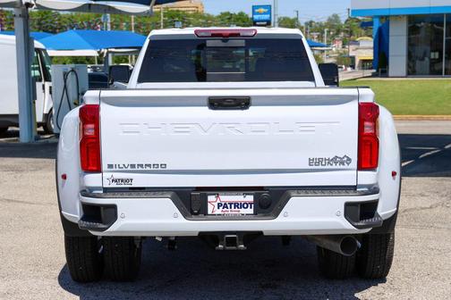 Polar White Tricoat 2026 Chevrolet Silverado 3500 High Country