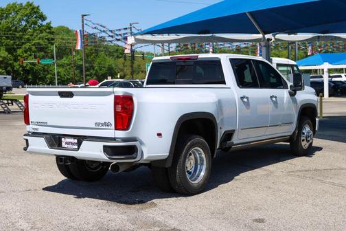 Polar White Tricoat 2026 Chevrolet Silverado 3500 High Country