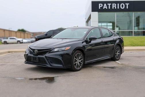 Midnight Black Metallic 2023 Toyota Camry SE