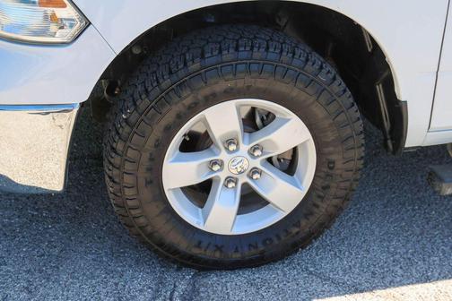 Bright White Clearcoat 2022 RAM 1500 Classic SLT