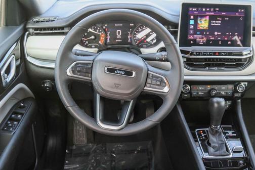 Silver Zynith Metallic Clearcoat 2025 Jeep Compass Limited